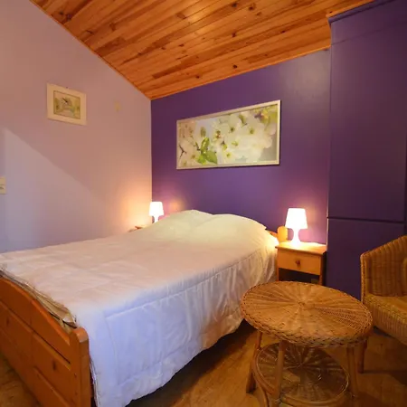 Sunny Cottage With Pool *