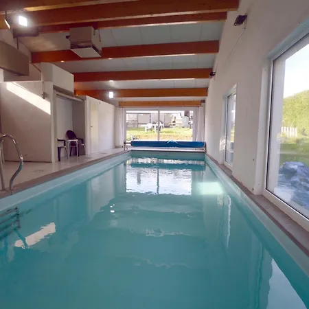 Sunny Cottage With Pool Semesterbostad *