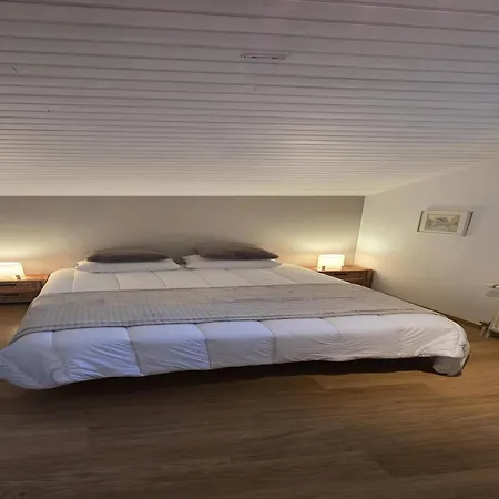Semesterbostad Sunny Cottage With Pool