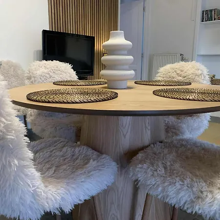 Sunny Cottage With Pool